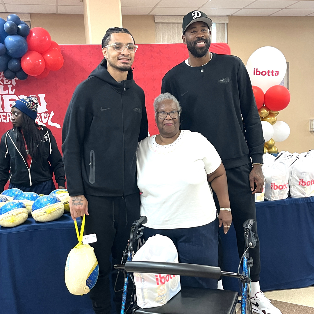 Pelicans & Ibotta Donate Turkeys and Thanksgiving Meal to Residents